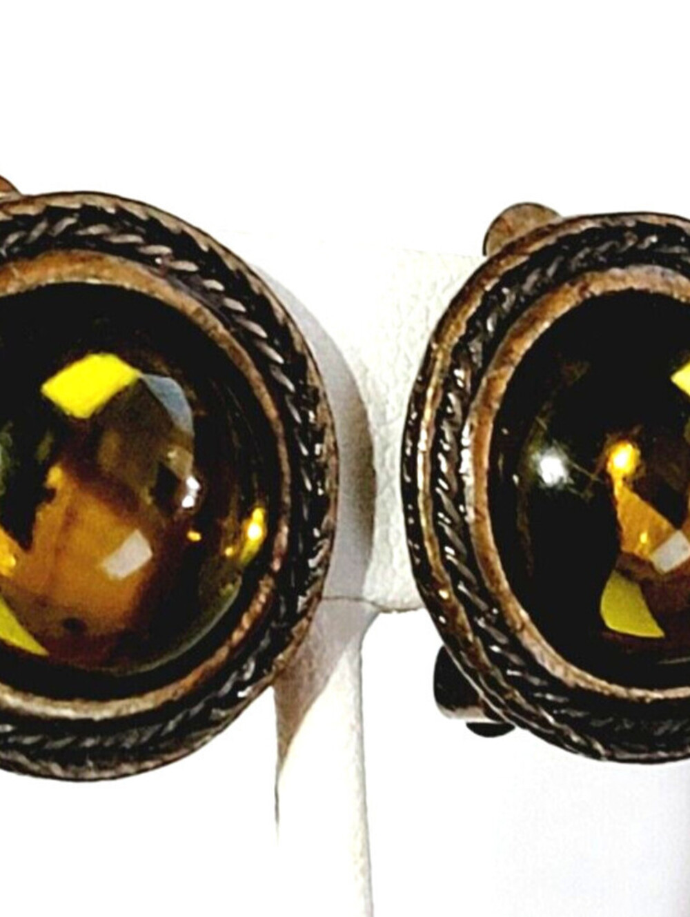 Green Gripoix‎ Clip On Earrings Bronze-tone Lucite Round Etruscan Style bcl-52